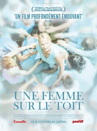 Une femme sur le toit